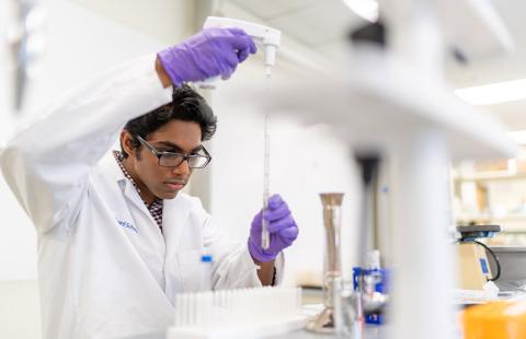 Fardeen in Bio lab at UNH Manchester
