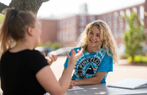 Students sitting outside at UNH Manchester