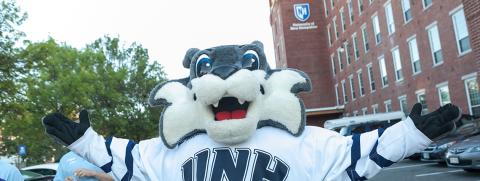 UNH mascot Wild E. Cat