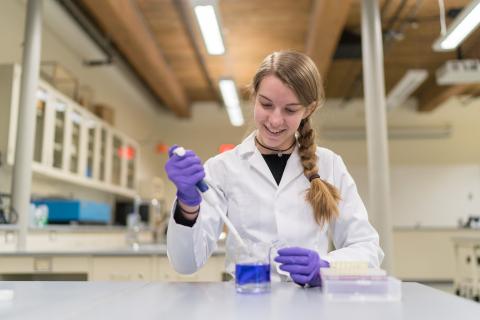 Biotechnology major Lizz Maurais ’19 conducts research in one of UNH Manchester's lab spaces